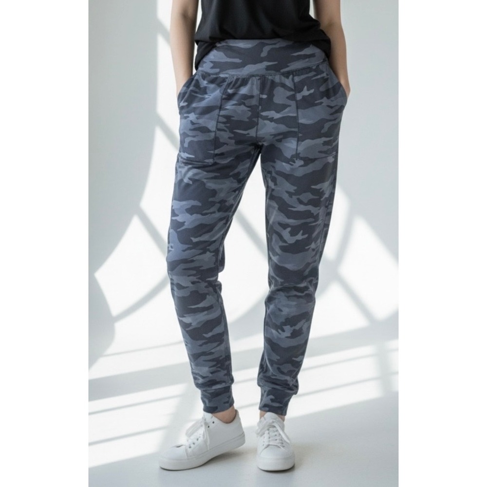 Athleta Salutation Jogger Camo Gray High Waisted Yoga Pants Womens Small Petite